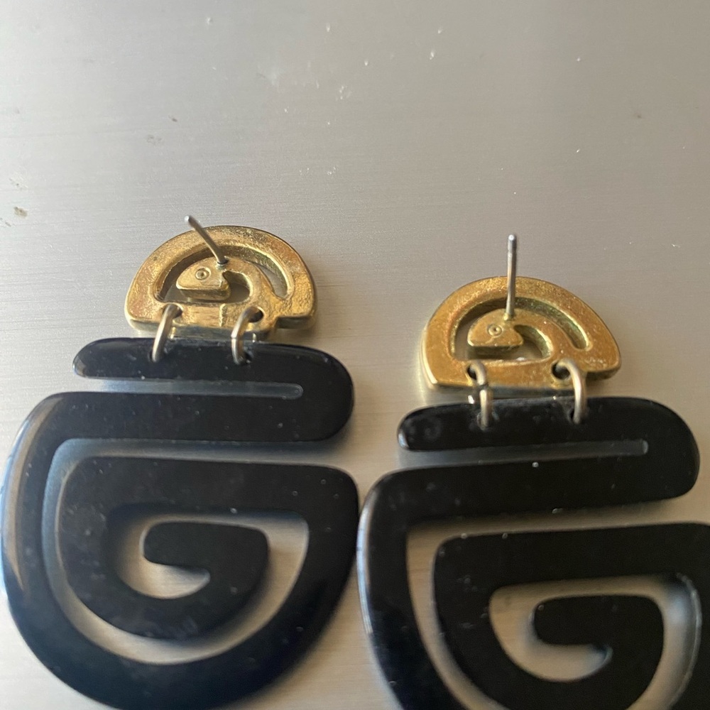 Vintage 1992 LOT of 2 Avon Black & Red Lucite Oriental Design Pierced Earrings - Picture 3 of 8